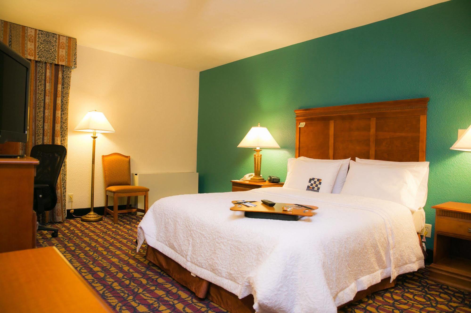 Comfort North Field Airport Inn 4*