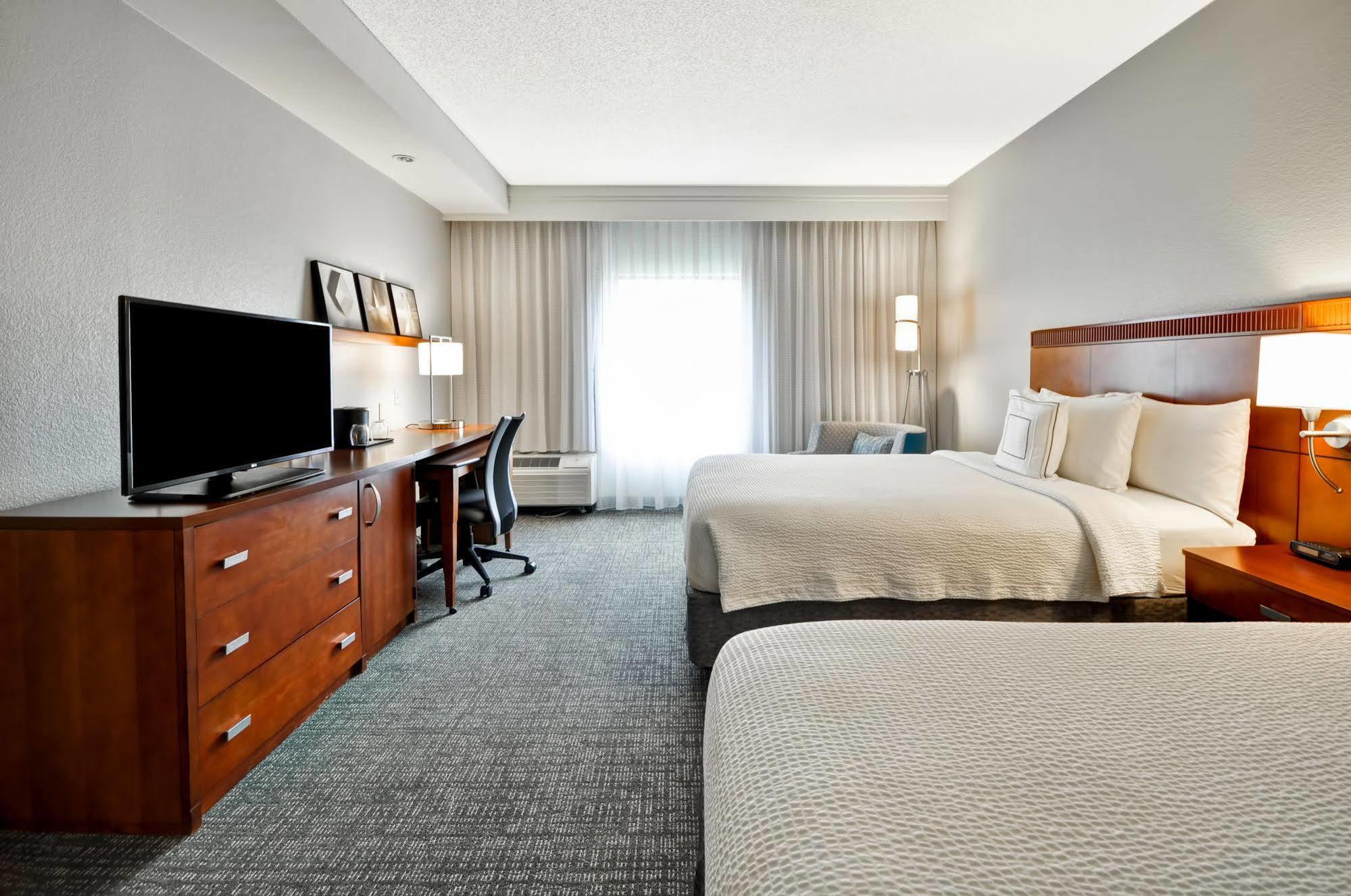 Hotel Courtyard Medical Market Center 3*