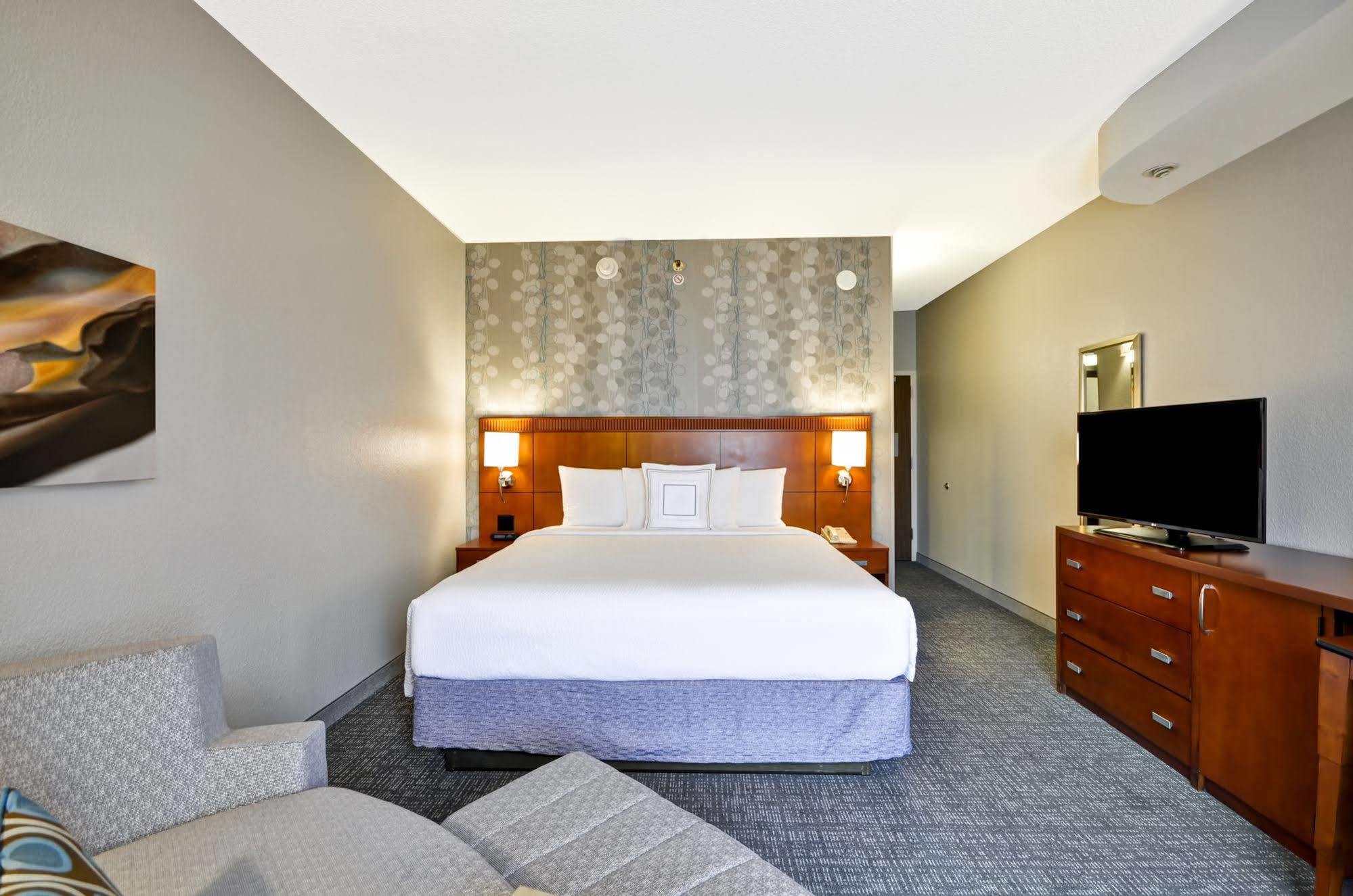 Courtyard Medical Market Center 3*