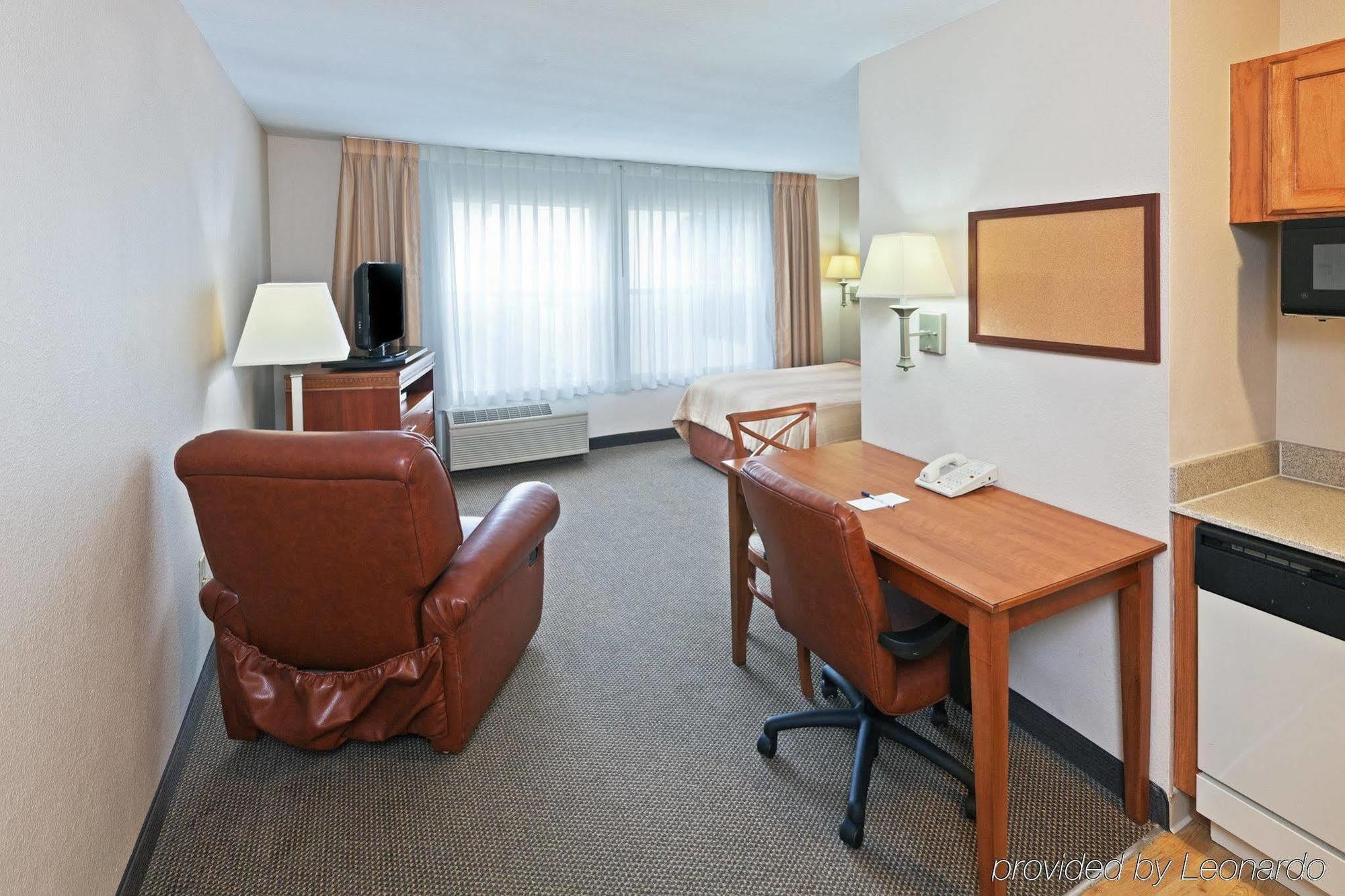Hotel Candlewood Market Center-love Field By Ihg 3*
