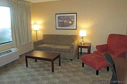 Extended America - - Greenville Avenue 2*