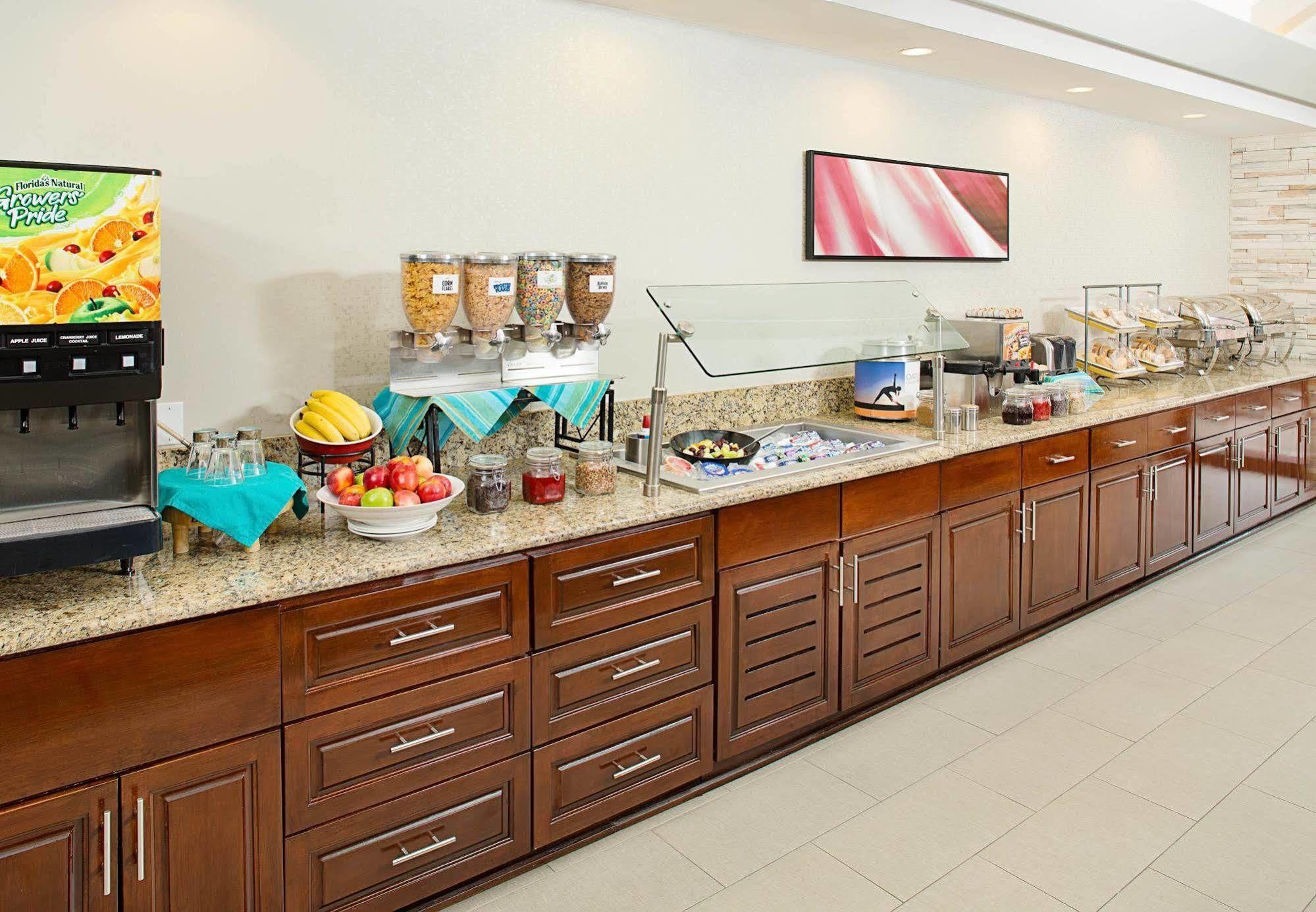 Addison/quorum Drive Hotel