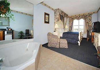 Quality & I-35 E-walnut Hill Hotel 2*