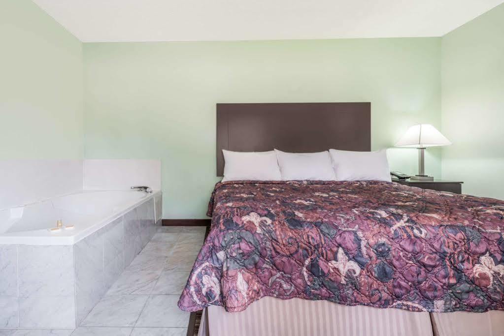Days & By Wyndham Hotel