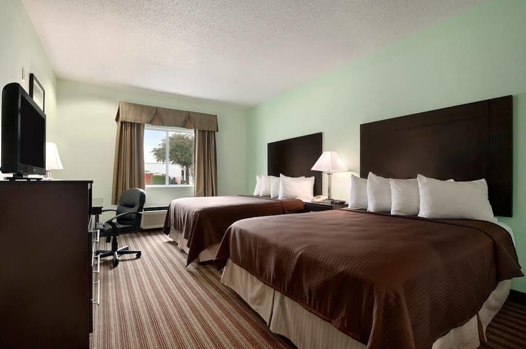 Days & By Wyndham Hotel 2*
