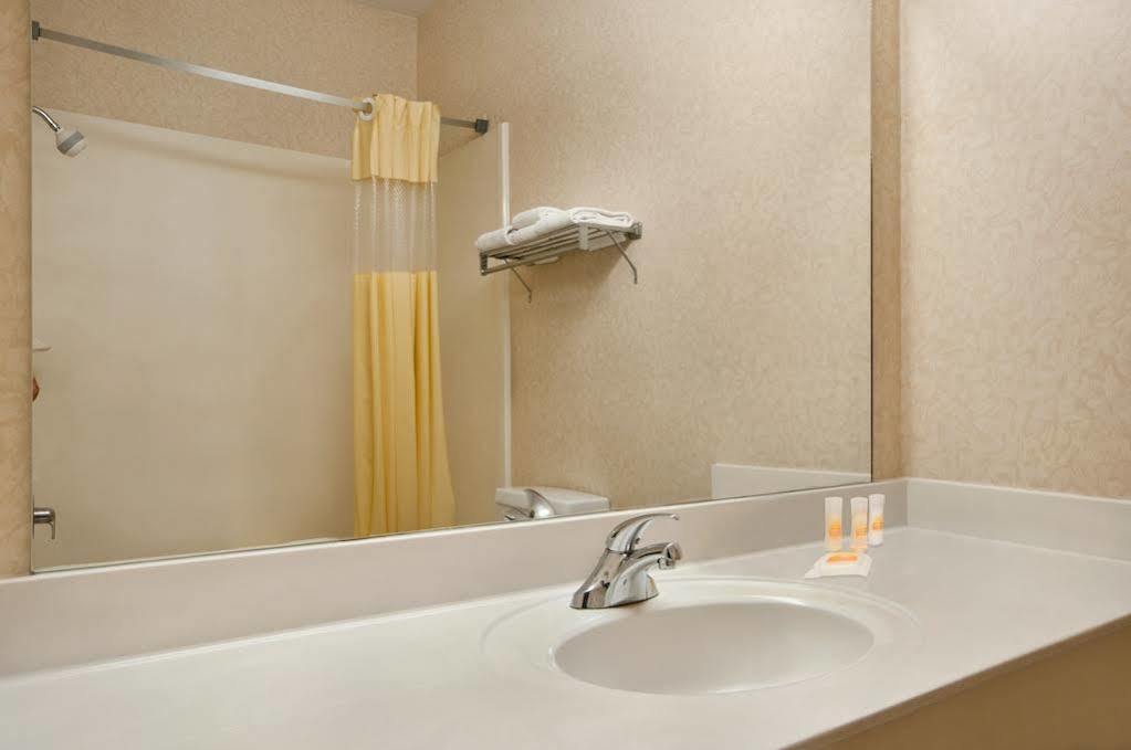 Days & By Wyndham Hotel 2*
