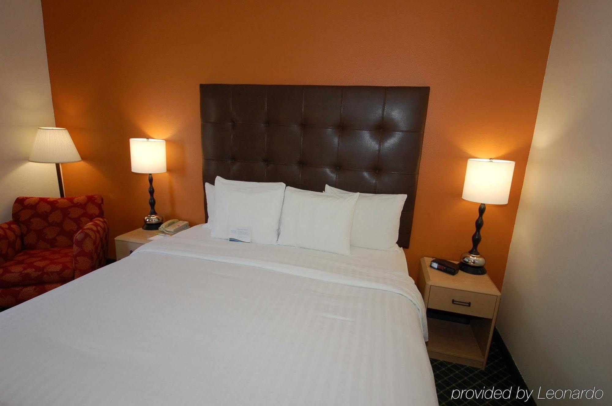 Hotel Comfort & North Dallas-addison 3*