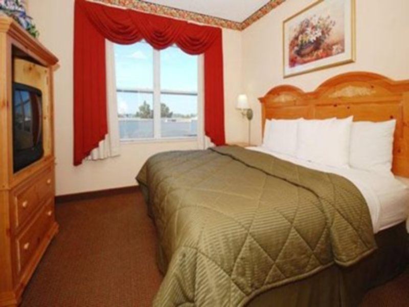 Quality & I-35 E-walnut Hill Hotel 2*