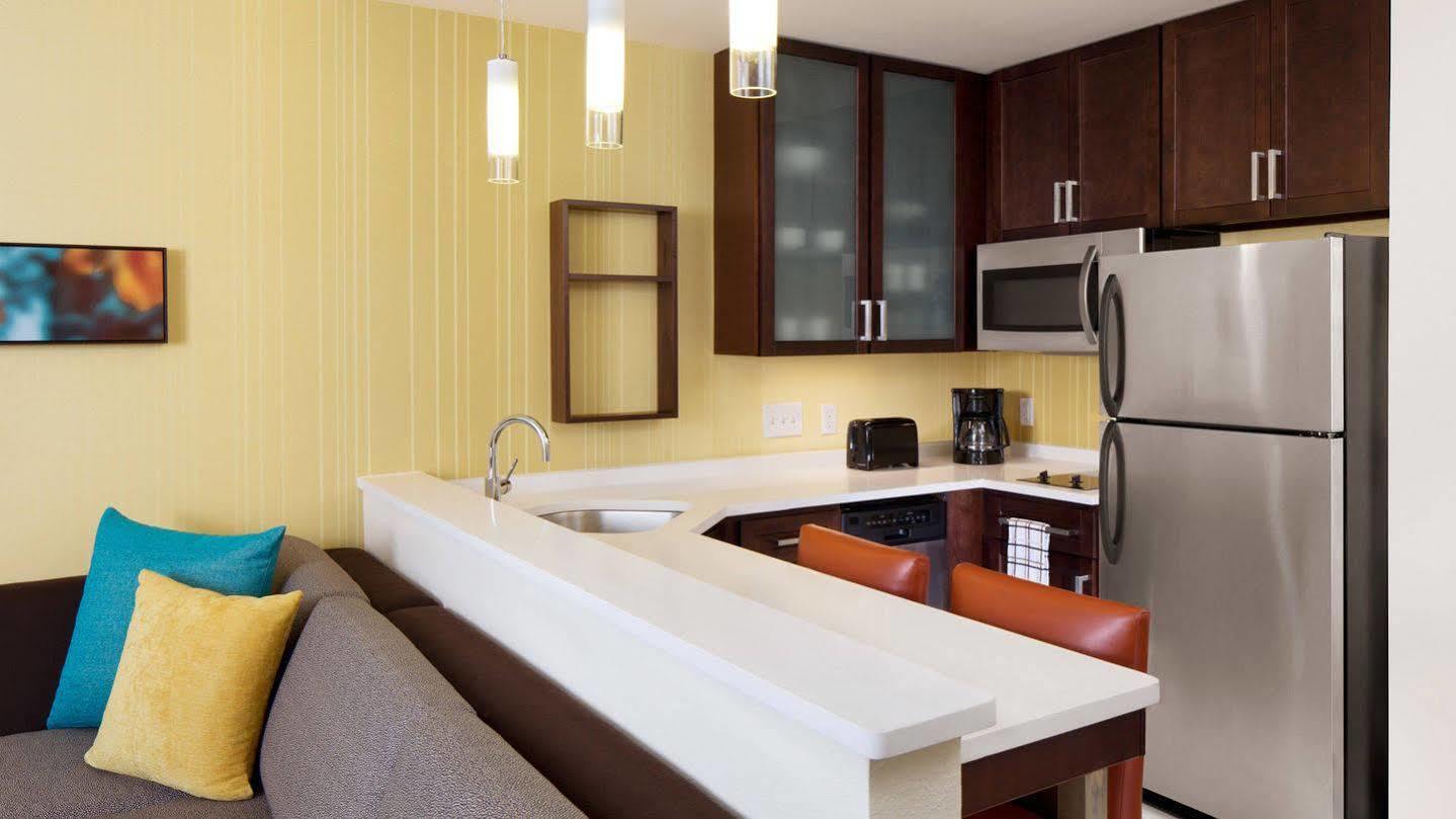 By Marriott By The Galleria 3*