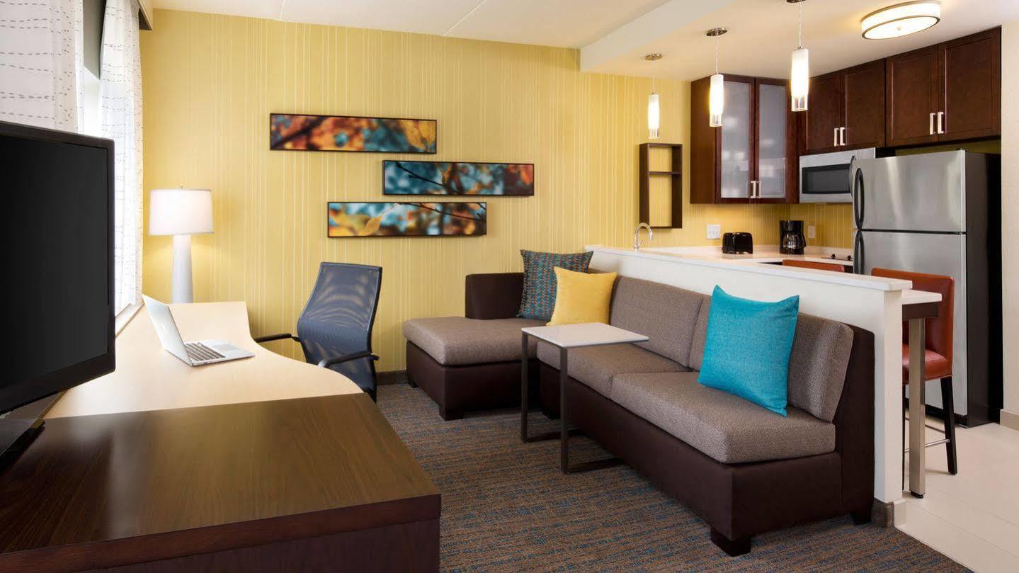 By Marriott By The Galleria 3* Dallas