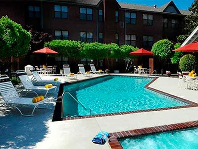 Addison/quorum Drive 3*