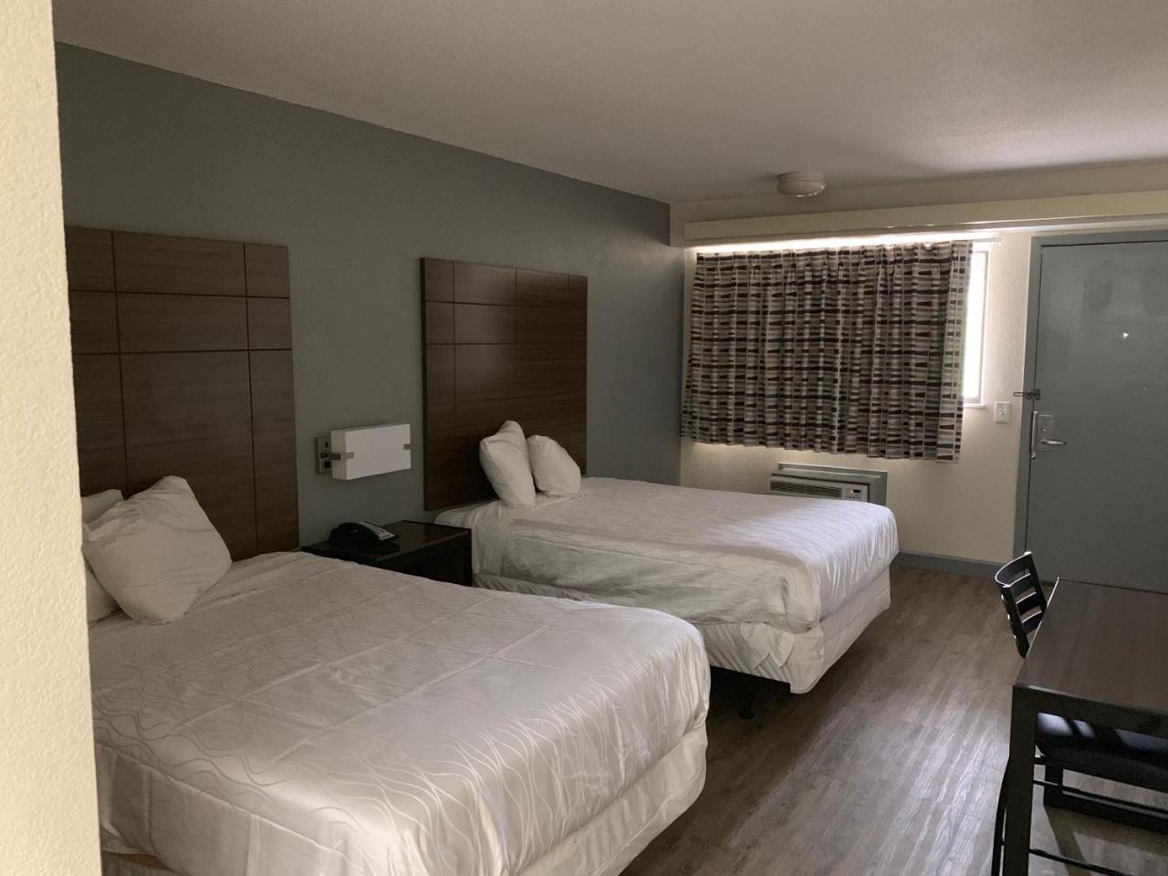 Hotel Field 2*