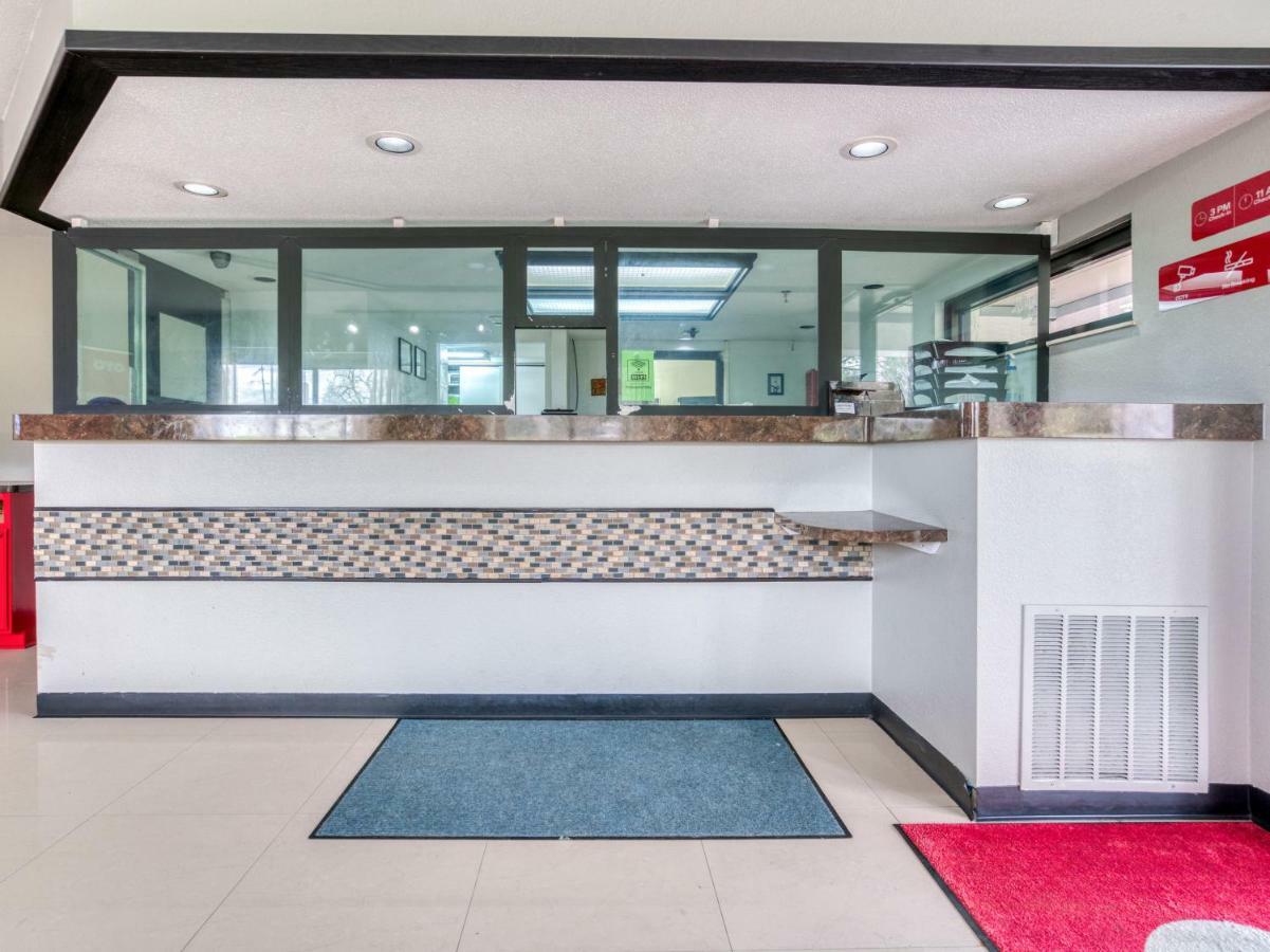 Field Hotel