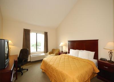 Hotel Quality & I-35 E-walnut Hill 2*