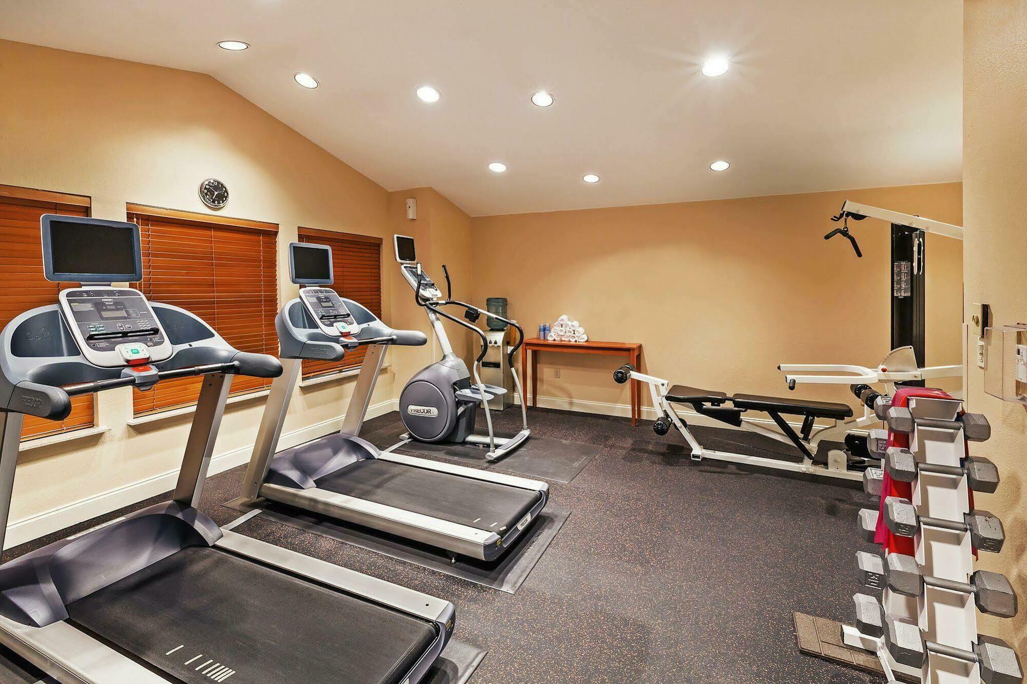 Candlewood Market Center-love Field By Ihg Hotel 3*
