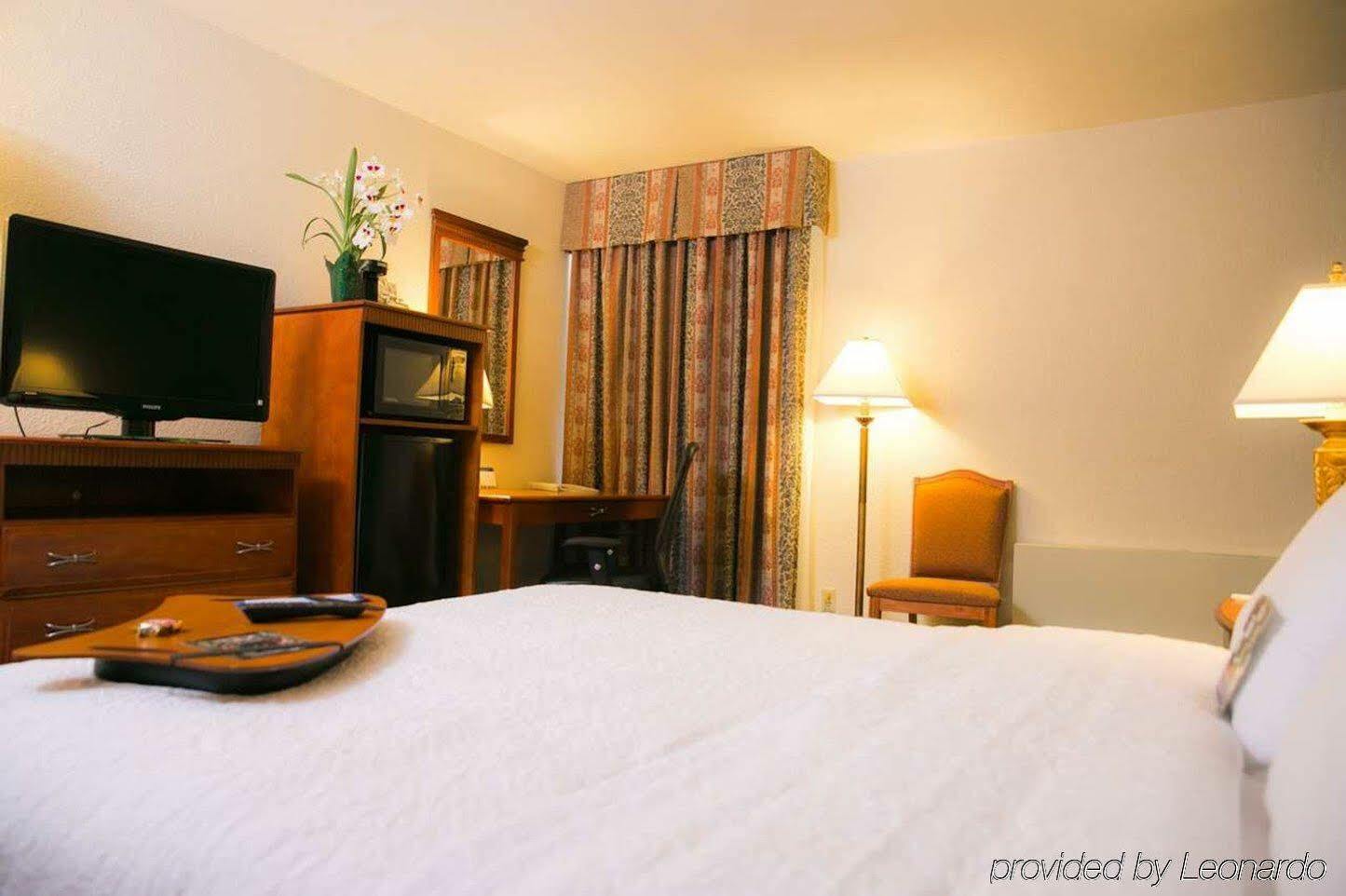 Comfort North Field Airport Inn