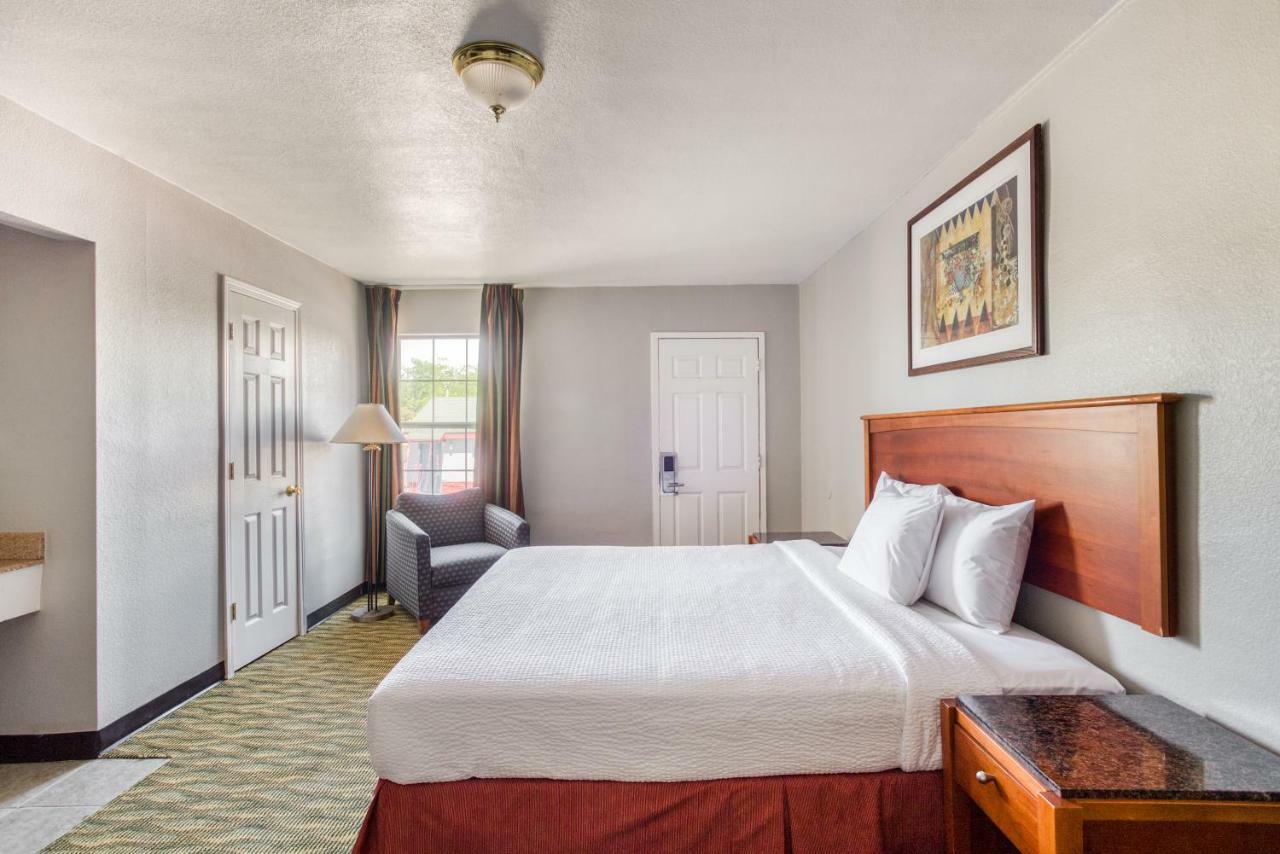 Hotel South 3*