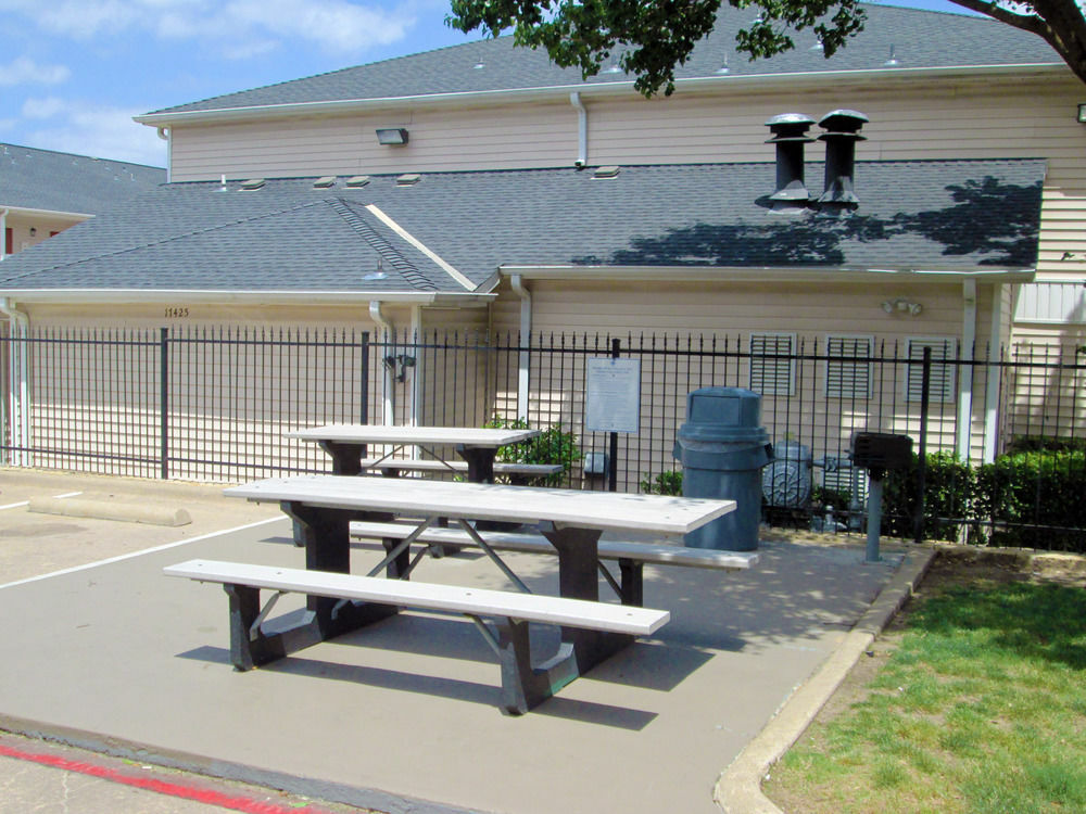 Hometowne - North Addison/ Tollway Dallas