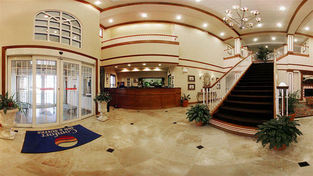 Hotel Quality & I-35 E-walnut Hill 2*