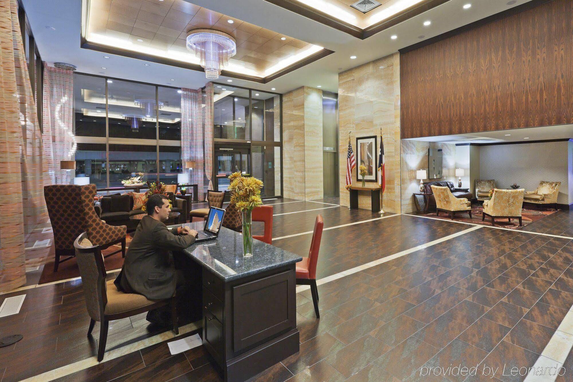Crowne Plaza Downtown By Ihg 3*