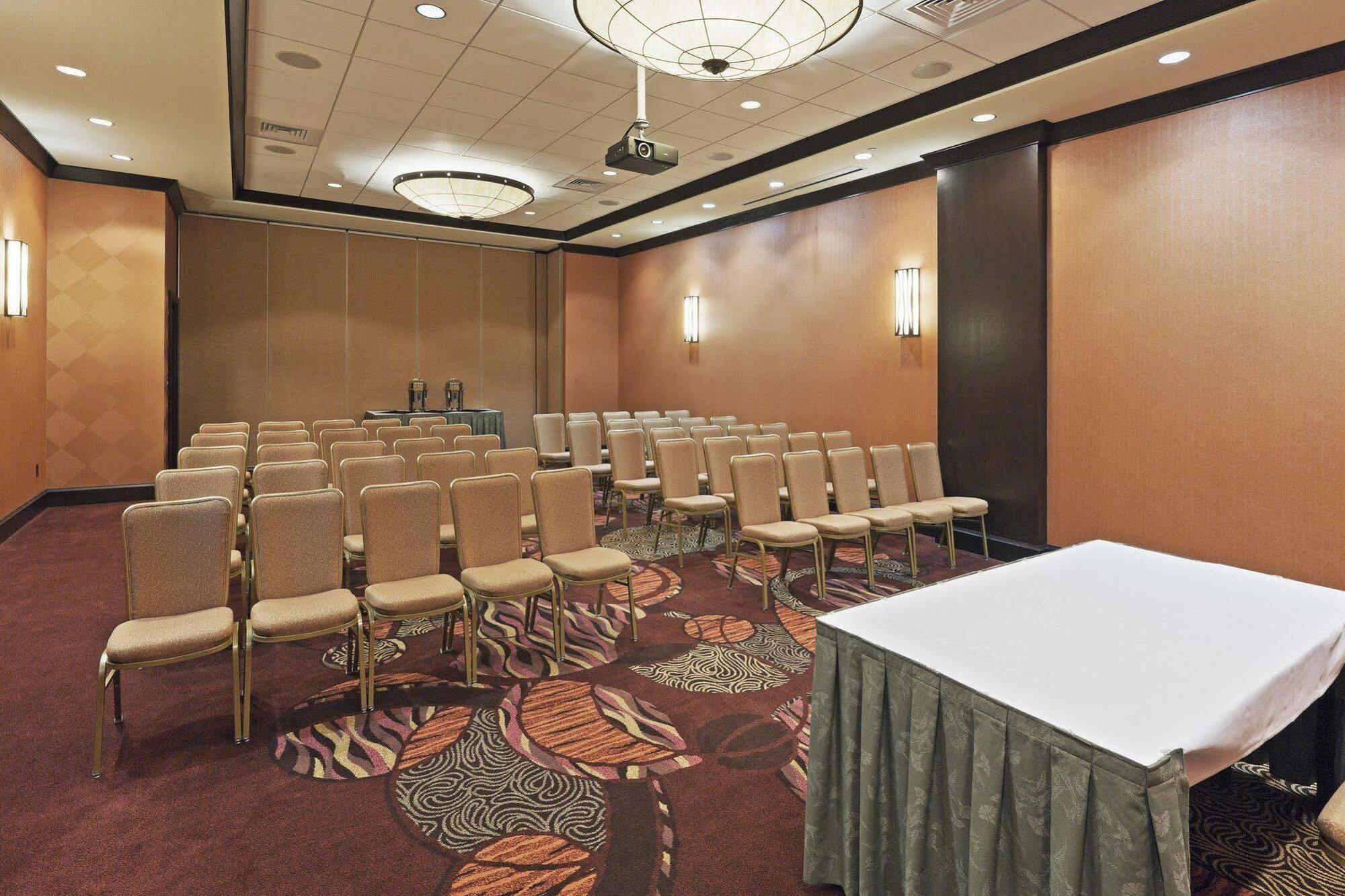 Hotel Crowne Plaza Downtown By Ihg 3*